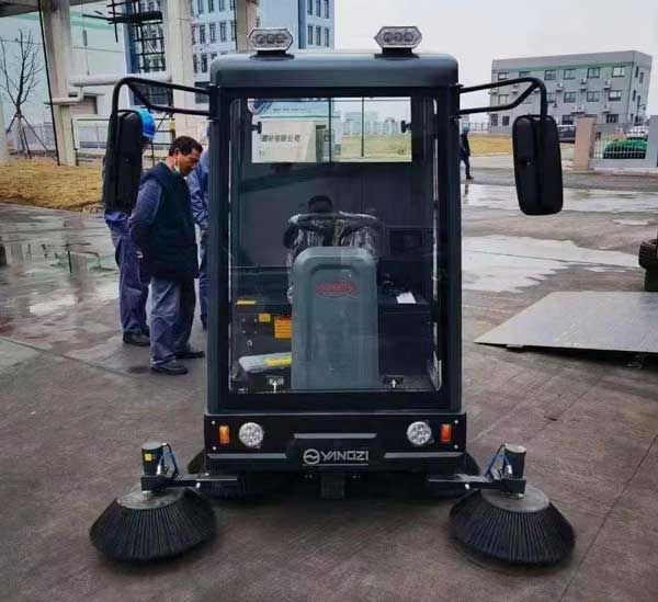 安徽揚(yáng)子掃地車，全封閉式吸塵清掃