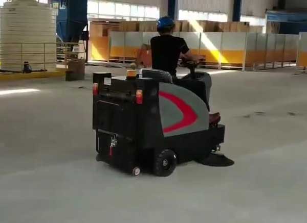 環(huán)保掃地車(chē)的使用符合國(guó)家環(huán)保的要求嗎